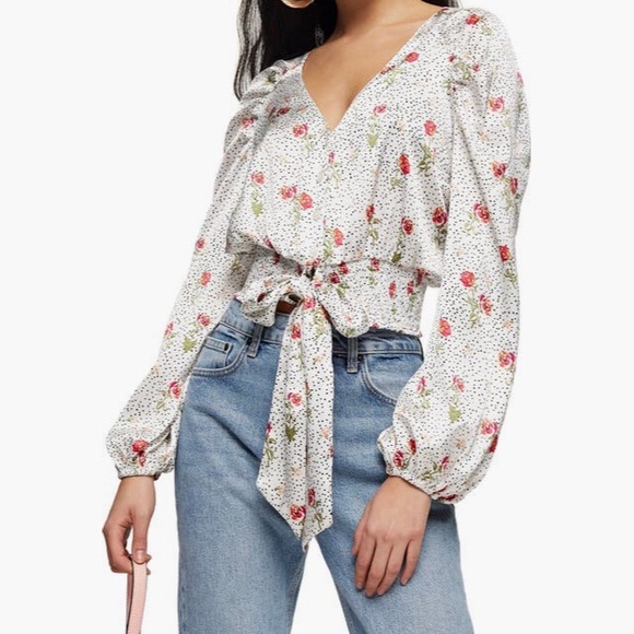 Topshop blouse from Nordstrom. US 4. Floral button front with tie bottom detail. - Picture 6 of 7